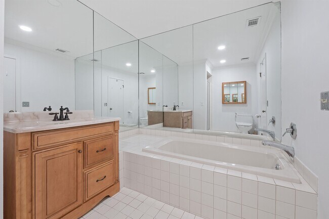 Building Photo - 18 SKYVIEW Ter