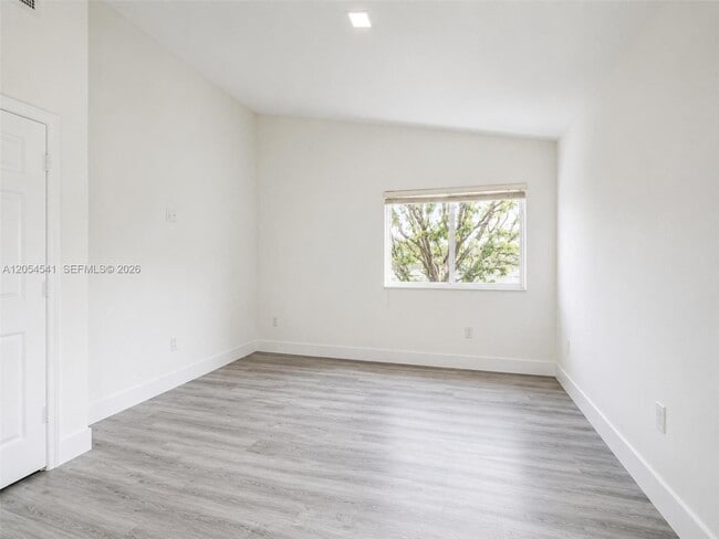 Building Photo - 10956 NW 73rd St