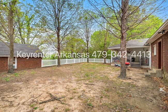 Building Photo - Charming 1 Bedroom Cottage-Style Home with Spacious Yard