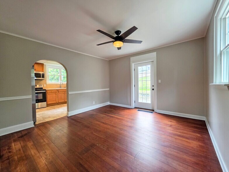 Building Photo - 607 Beaver Valley Pike