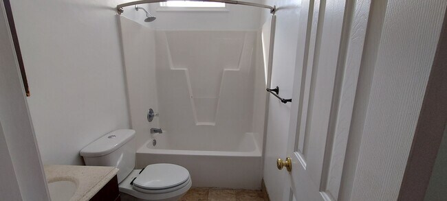 Building Photo - Beautiful home in GREAT location