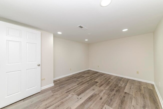 Building Photo - 1008 S 10th Ave