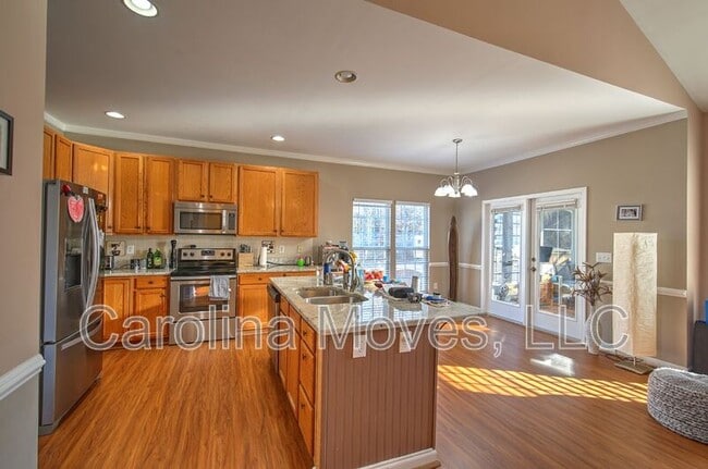 Building Photo - 512 S Orchard Farms Ave