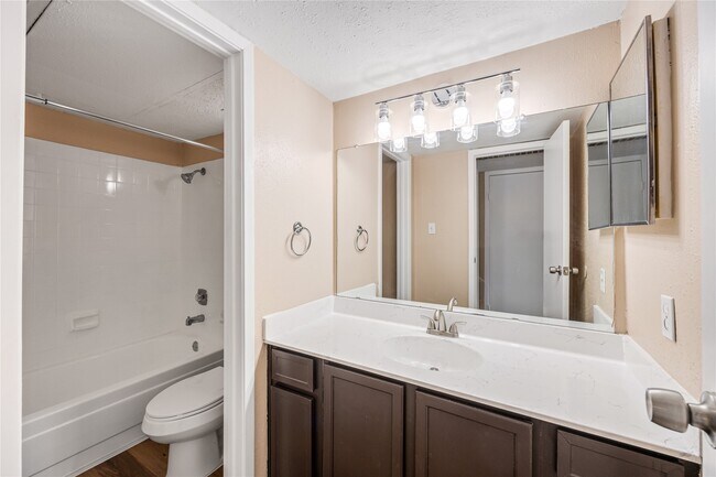 Building Photo - 6701 Sands Point Dr