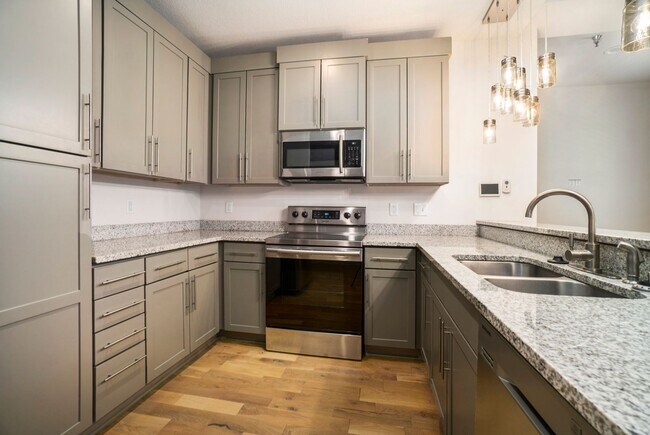 Building Photo - Modern 1 Bedroom, 1 Bath Apartment Home  Located In Historic Westport