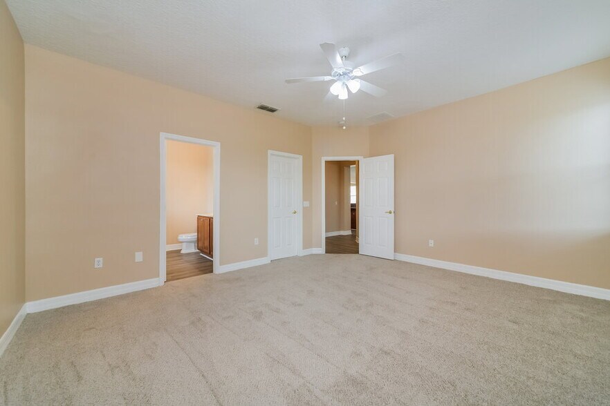Building Photo - 2057 Bearing Ln