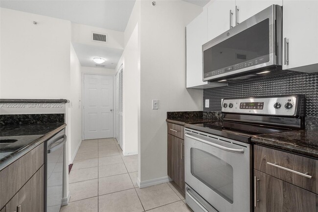 Building Photo - 2421 NE 65th St