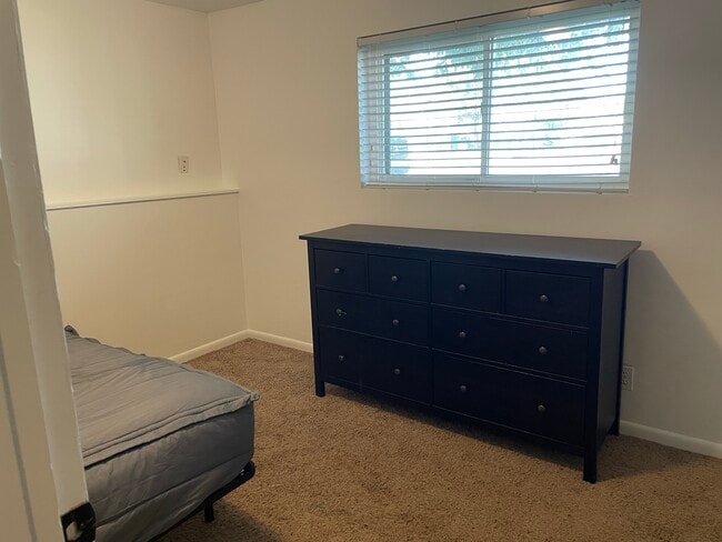 Building Photo - 1011 W 600 S