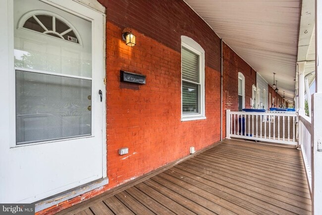 Building Photo - 503 Kossuth St
