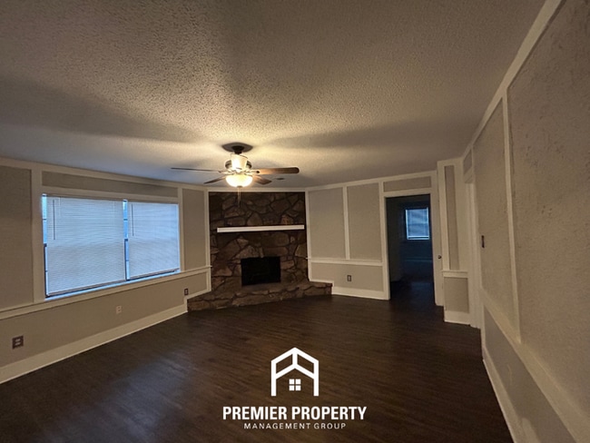 Building Photo - Spacious 5 Bedroom Home for Rent in Southaven, MS | Hardwood Floors, Fireplace & Fenced Yard