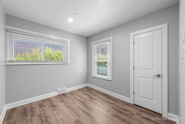Building Photo - 24060 N Lakeside Dr