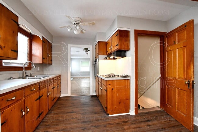 Building Photo - 402 N 41st St