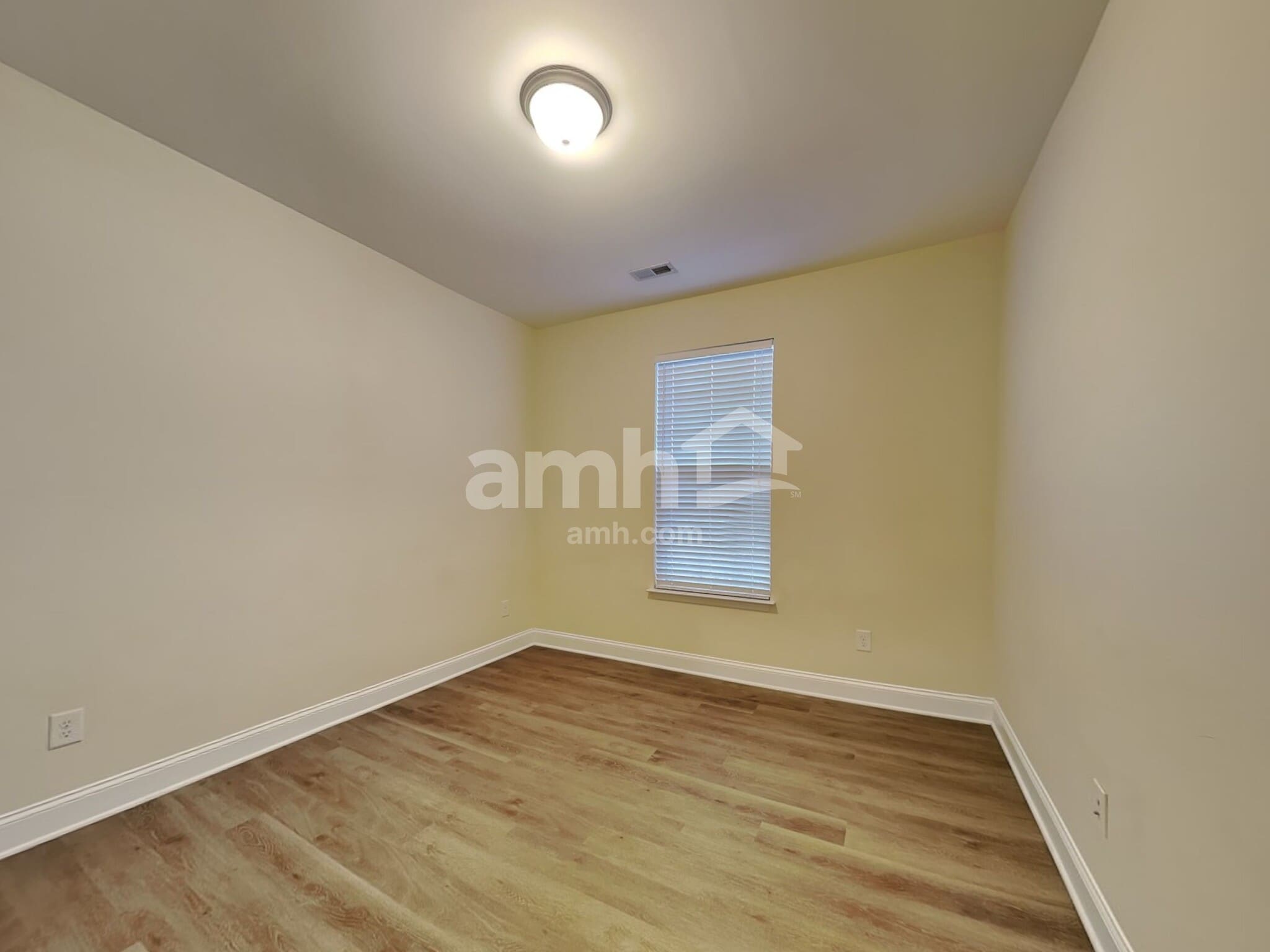 Building Photo - 2217 Magnolia Ct