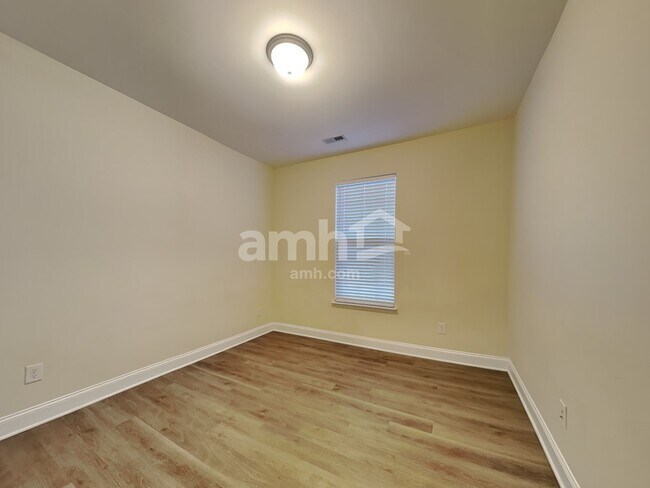 Building Photo - 2217 Magnolia Ct