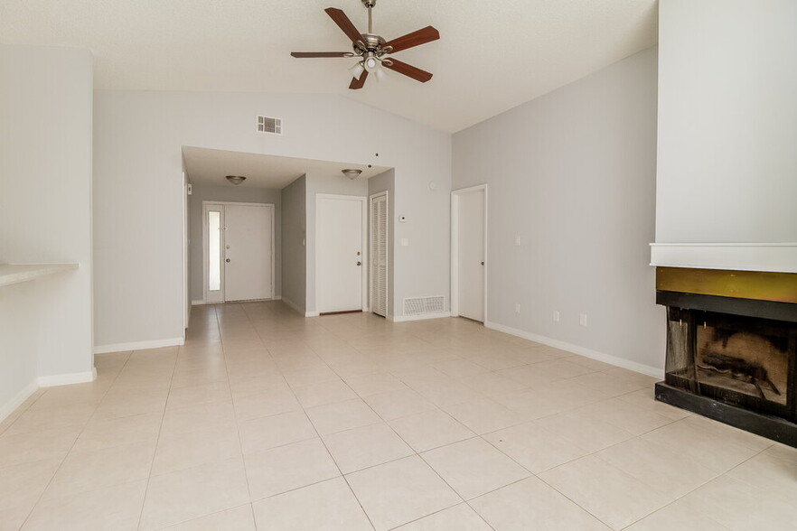Building Photo - 496 Wild Fox Dr