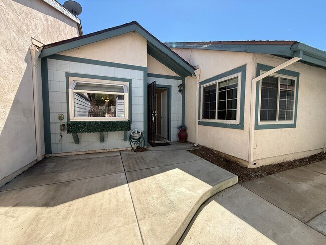 Building Photo - Charming Single-Level Townhome in Cape Concord