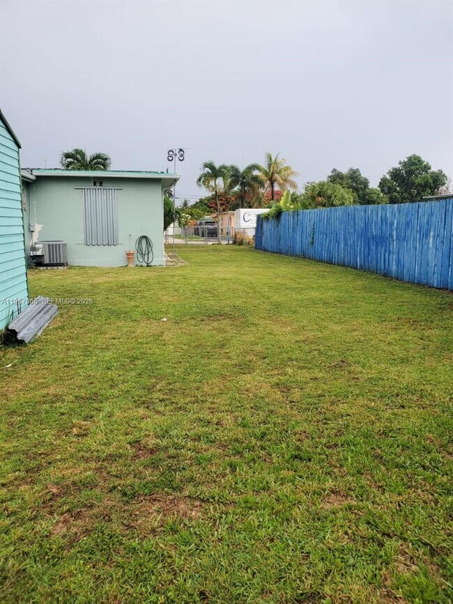 Building Photo - 15300 Leisure Dr