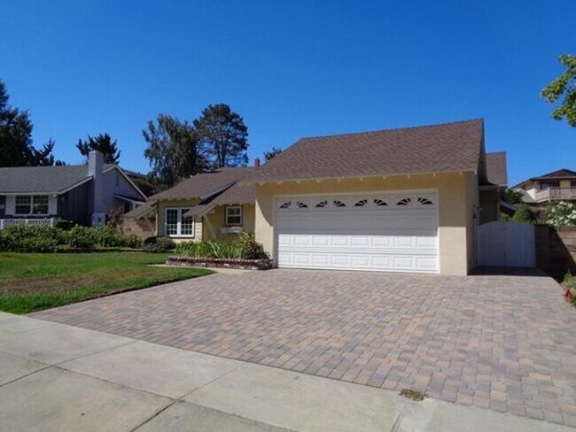 Building Photo - 1131 Knollwood Dr