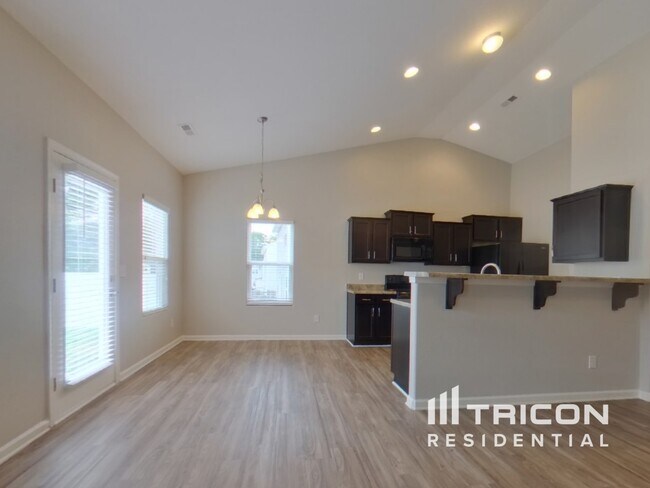 Building Photo - 1130 Blue Topaz Dr
