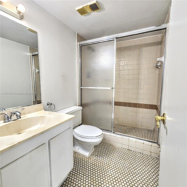 Building Photo - 18181 NE 31st Ct