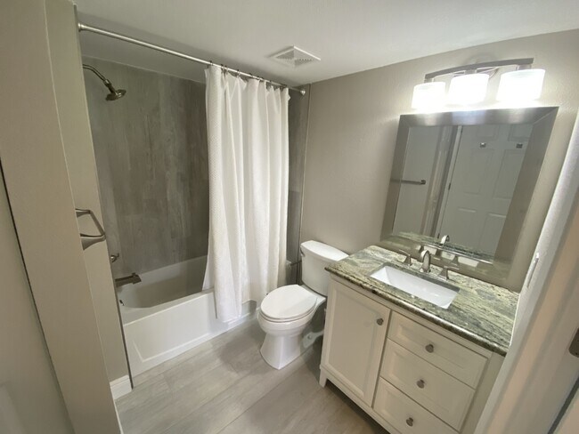 Building Photo - 1810 Florida Club Cir