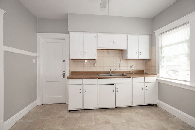 Building Photo - 13416 Harlon Ave