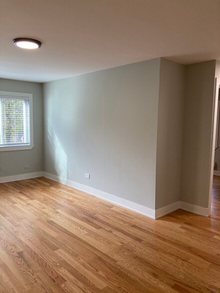 Building Photo - 696 Elm Pl