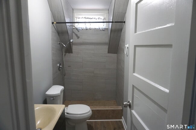 Building Photo - 3371 Main St