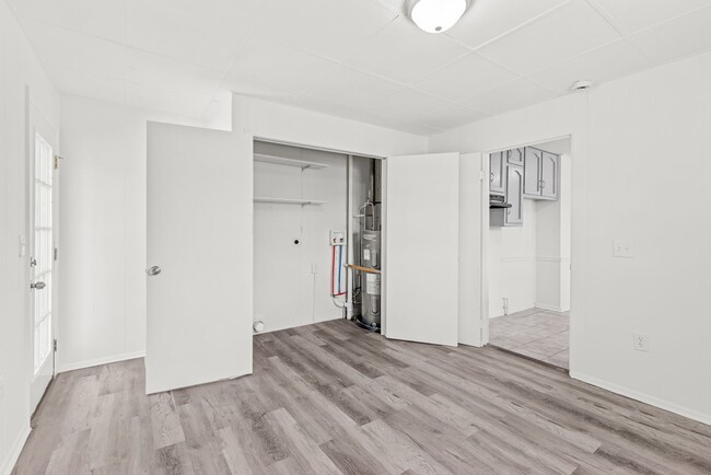 Building Photo - Cozy and Newly Renovated 3 Bedroom 1.5 Bat...