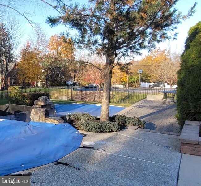 Building Photo - 1620 W Main St