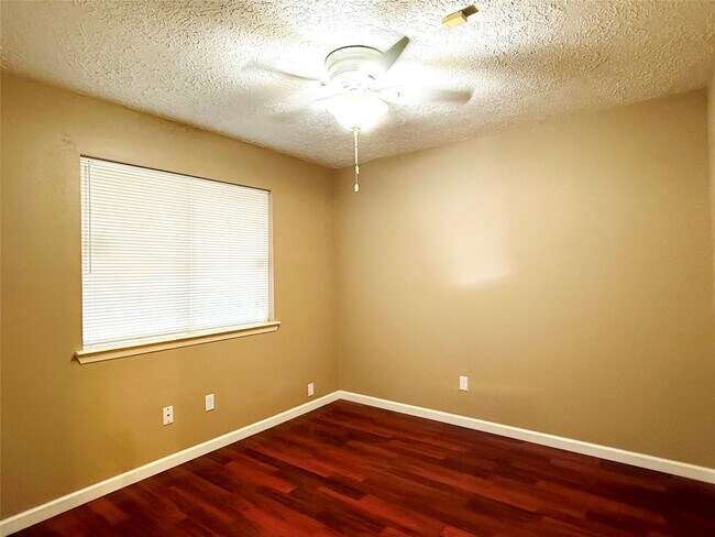 Building Photo - 4923 Kentwalk Dr