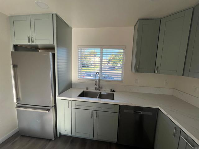 Building Photo - 2110 L Ave