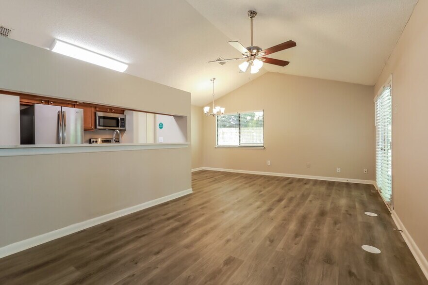 Building Photo - 6847 Coralberry Ln