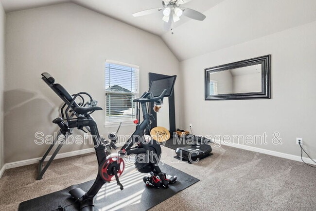 Building Photo - 3310 Windcrest Dr