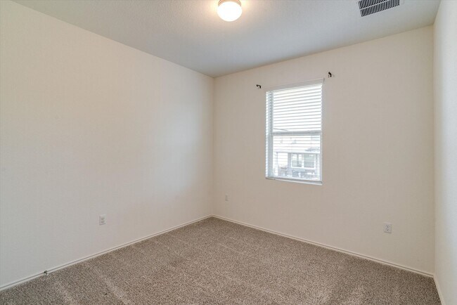 Building Photo - 1107 Diggy Dr