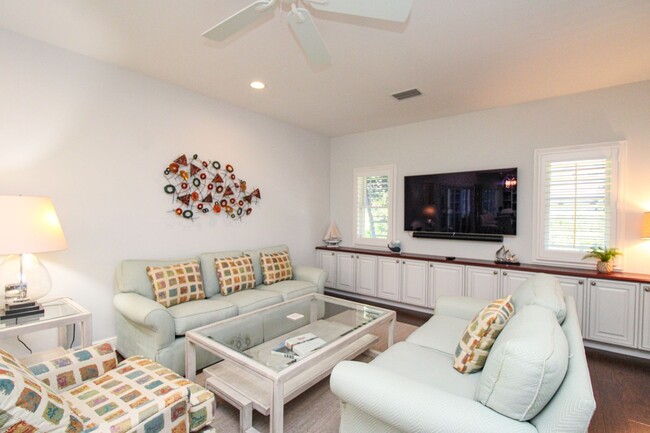 Building Photo - **STUNNING POOL HOME**4BEDS / 4.5BATHS**AQ...
