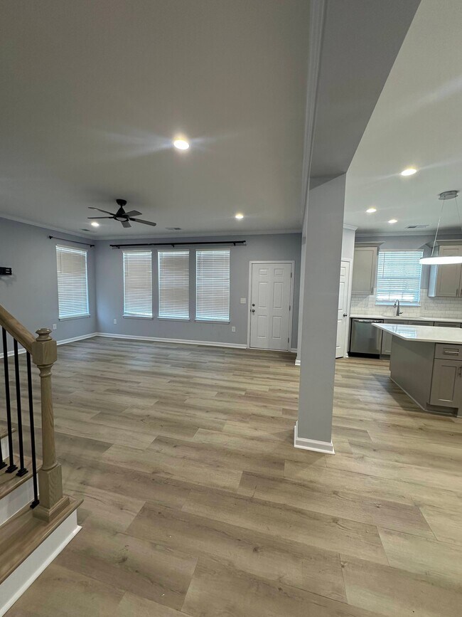 Building Photo - 517 Cardamon Ct