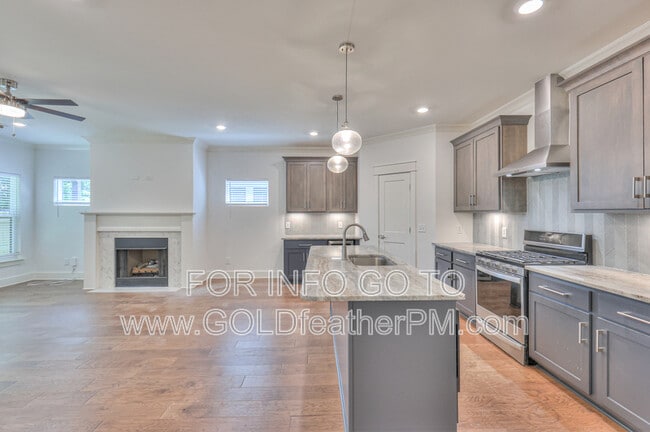 Building Photo - 253 Riverside Dr