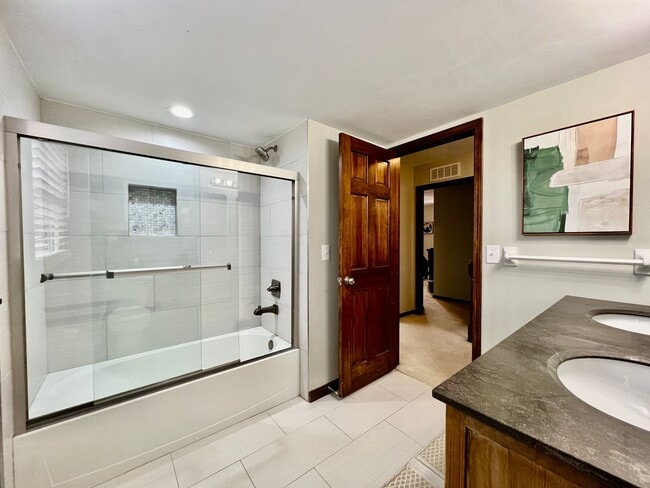 Building Photo - 7033 Willowood Dr