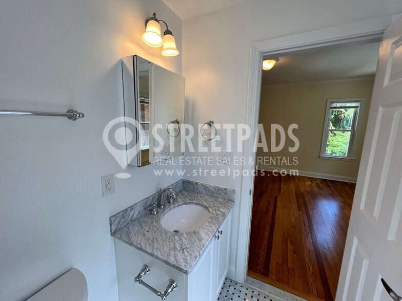 Building Photo - 1 Langdon Sq