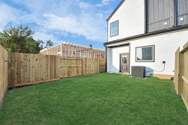 Building Photo - 8533 Amadwe St