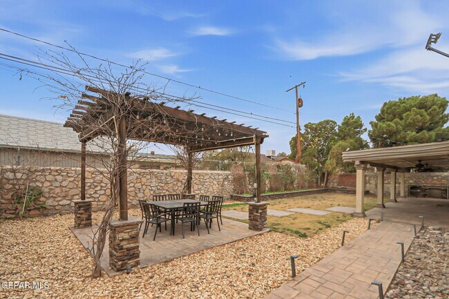 Building Photo - 10164 Dunbarton Dr