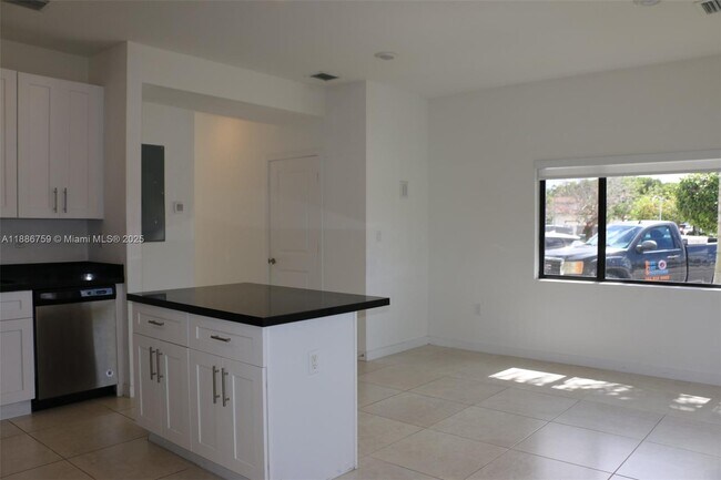 Building Photo - 25372 SW 135th Ave