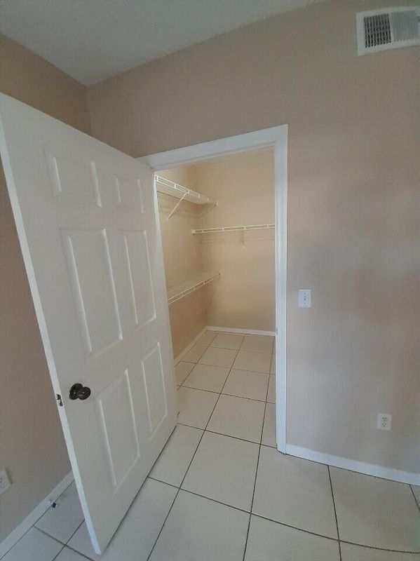 Building Photo - 10336 Fox Trail Rd S