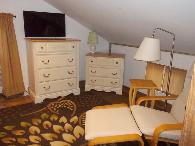 Building Photo - 256 Derby Ave