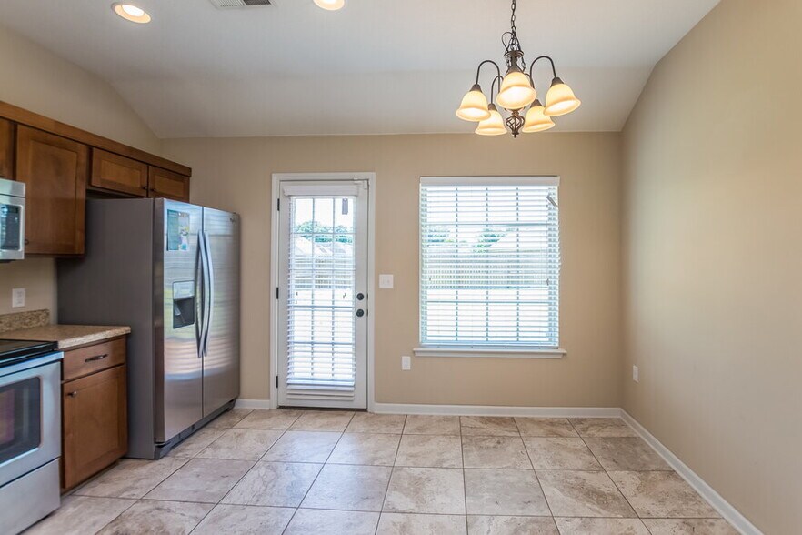 Building Photo - 2733 Sapper Ln