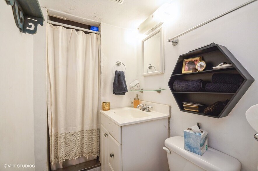 Bathroom - 1233 W Newport Ave