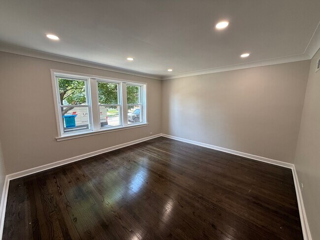 Building Photo - 1637 Elmwood Ave