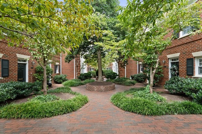 Building Photo - Available Now! Updated //3 Bedroom 2.5 Bat...