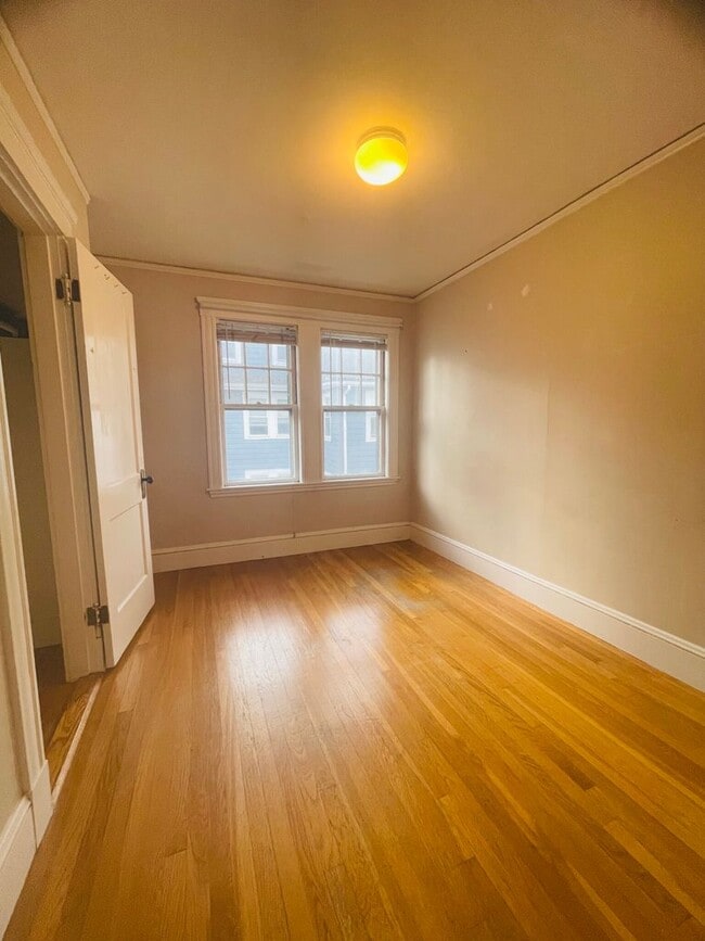 Building Photo - 16 Templeton Pkwy